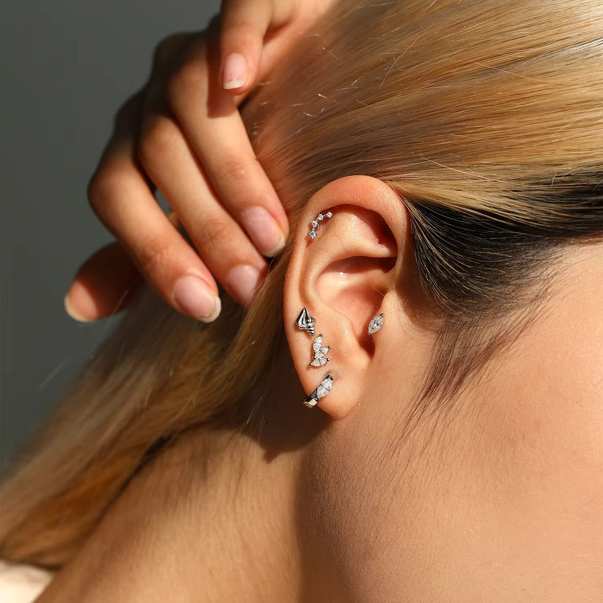 Polishing Conch Heart Screw Stud Earrings