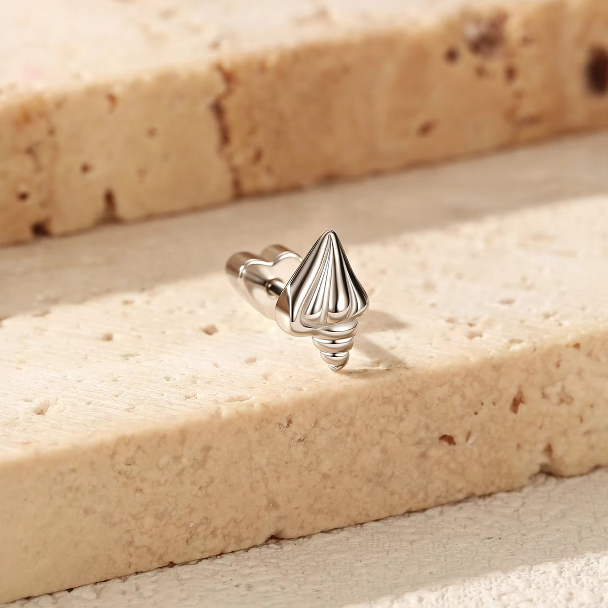 Polishing Conch Heart Screw Stud Earrings